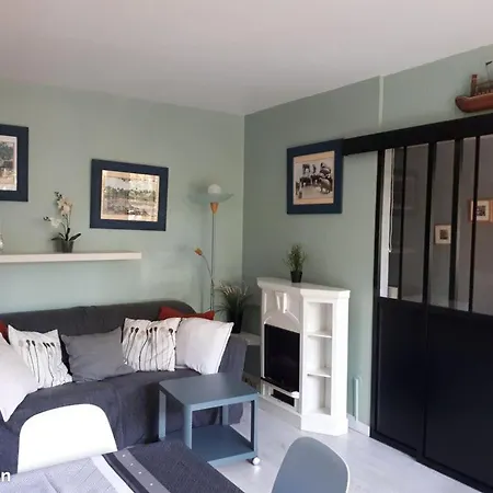 450m Bourdaines Apartment
